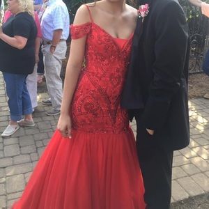 Red Sherri Hill prom dress 😍